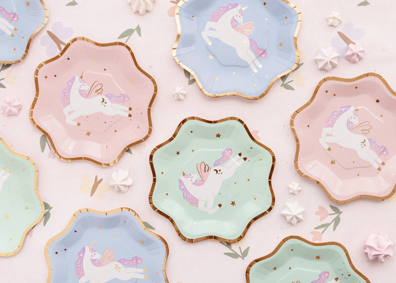 Party plates with unicorn