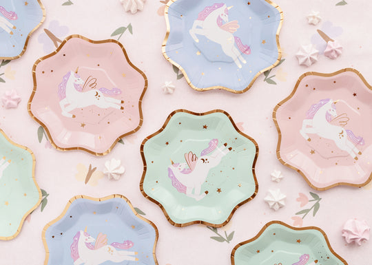 Party plates with unicorn