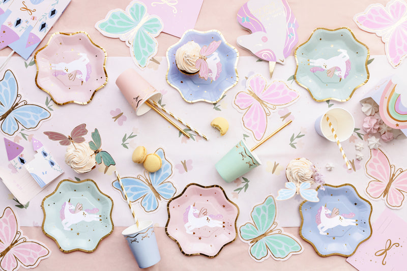 Party plates with unicorn